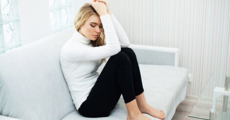 A woman with anxiety on her couch.