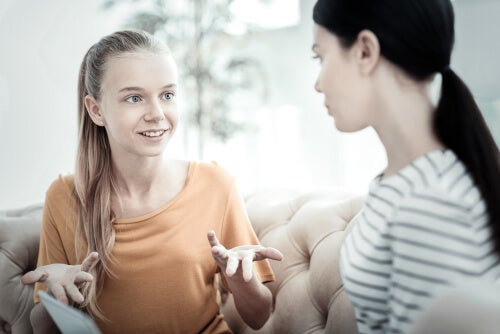 A therapist using the Maudsley method with a teenager.