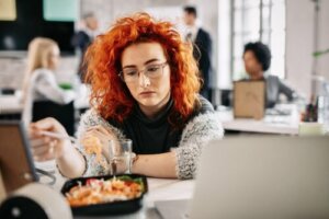 Boredom Eating: What it Is and Why it Happens