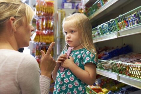 A little girl at the grocery store.