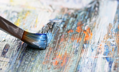 A paint brush.