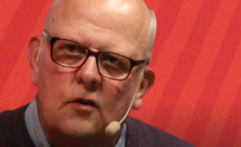 Sture Ragnar Bergwall luennoimassa.