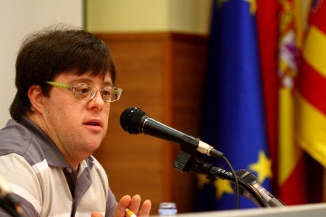 Pablo Pineda giving a conference.