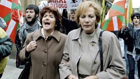 Women at a protest in Patria, the series.