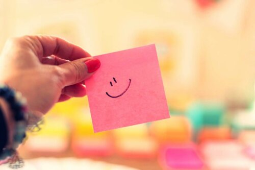 A sticky note with a smiley face on it.