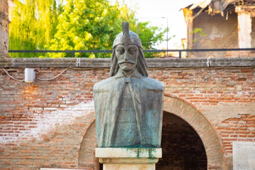 A statue of Vlad the Impaler.