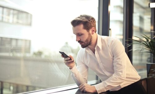 A man practicing extimacy.
