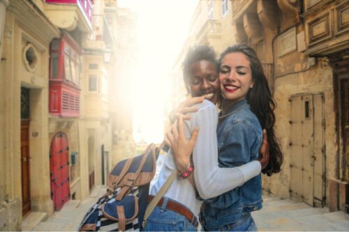 Four Types of Hugs and Their Benefits According to Science