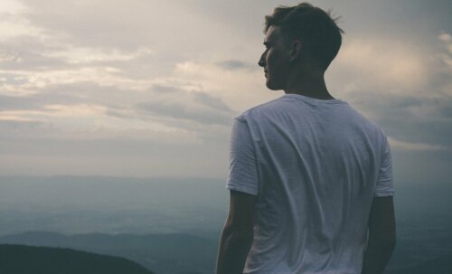 A man looking over the horizon.