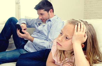 Emotionally Unavailable Parents: What Are They Like?