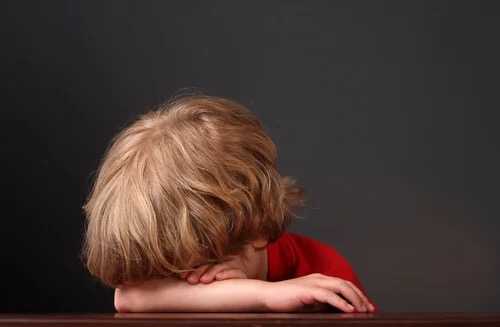 Å stemple et barn som lat forårsaker ulykkelighet