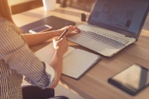 The Advantages and Disadvantages of Online Learning
