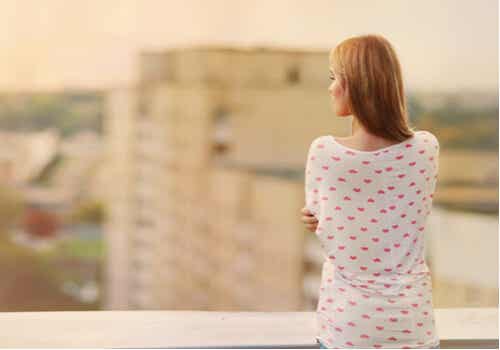 A woman looking at the city.