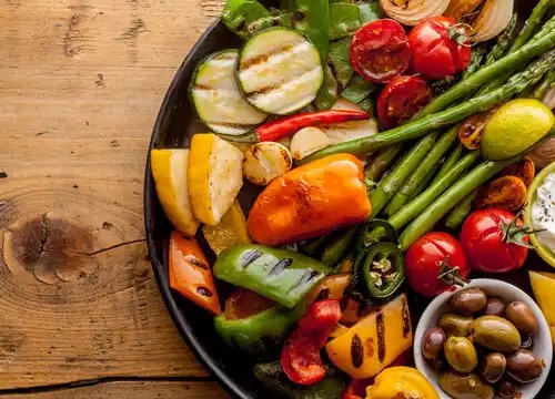 Zdrowa dieta pełna warzyw
