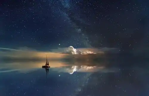 Een schilderij van de zee en de lucht