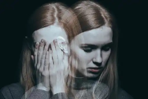 En kvinne som lider av schizofreni, som trenger behandling for psykiske lidelser.