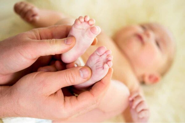 De voeten van een baby