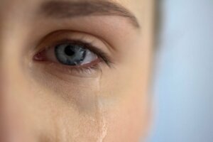How to Approach a Person in Pain Who Needs Help
