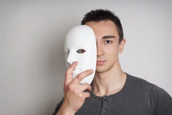Man met een masker