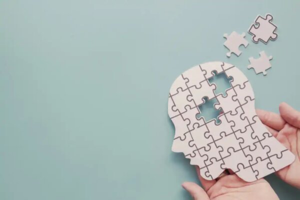 A jigsaw brain, representing the psychology studied by Uric Neisser.