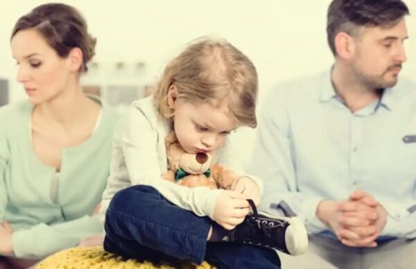 An unhappy child between warring parents.