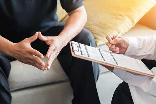 Een afbeelding van een psycholoog en patiënt