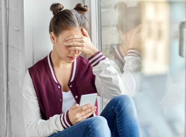 Internet Trolling, Unpleasant and Anonymous Behavior on Social Networks