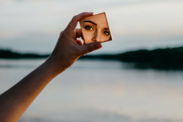 Self-Monitoring of Behavior and Its Effect on Social Relationships
