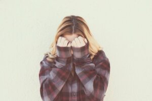 Scopophobia: Symptoms, Causes and Treatment