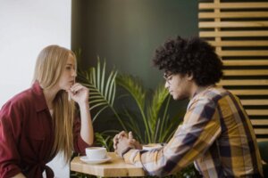 Why Pauses in a Conversation are Uncomfortable