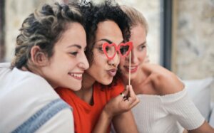 Having Greater Complicity With a Friend Than With Your Partner