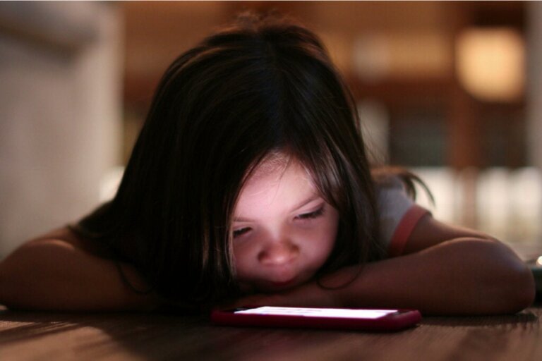 Excessive Use of Screens Can Cause Depression in Children