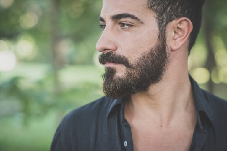 Are Beards a Sexual Signal?