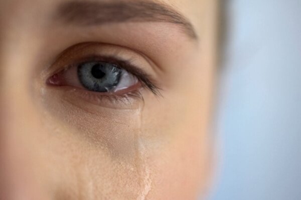 Crying Body Language What Happens to Your Body When You Cry?