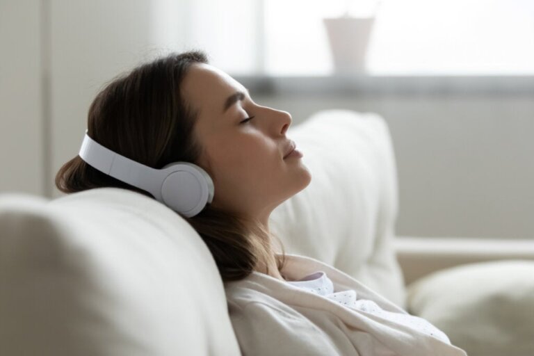 Say Goodbye to Chronic Pain By Listening to Your Favorite Songs
