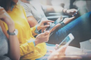 Hardly Anyone Reads What You Share on Social Media, Research Claims