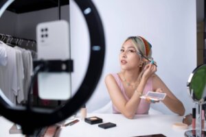 How Do Fashions Affect Society?